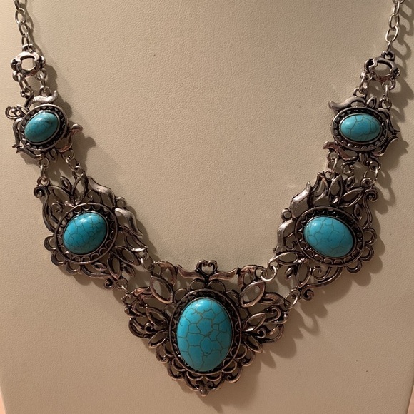 Faux Turquoise necklace and earrings set, very good condition, costume jewelry - Picture 2 of 4